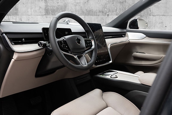 Volvo EX90 16 of 30
