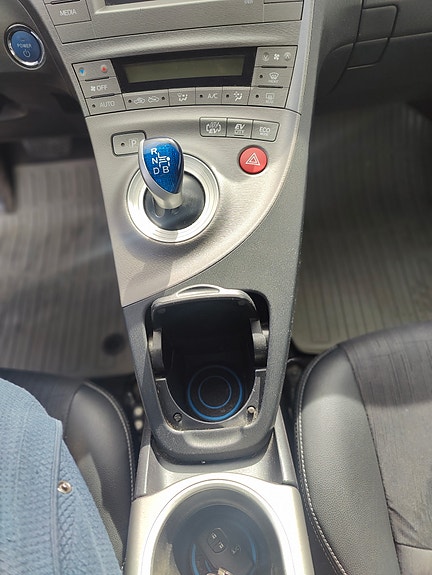 Toyota Prius Plug-in Hybrid 16 of 27