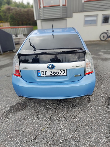 Toyota Prius Plug-in Hybrid 5 of 27