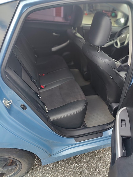 Toyota Prius Plug-in Hybrid 12 of 27