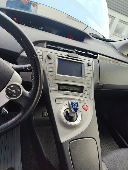 Toyota Prius Plug-in Hybrid 14 of 27
