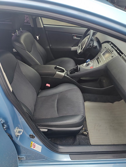 Toyota Prius Plug-in Hybrid 11 of 27