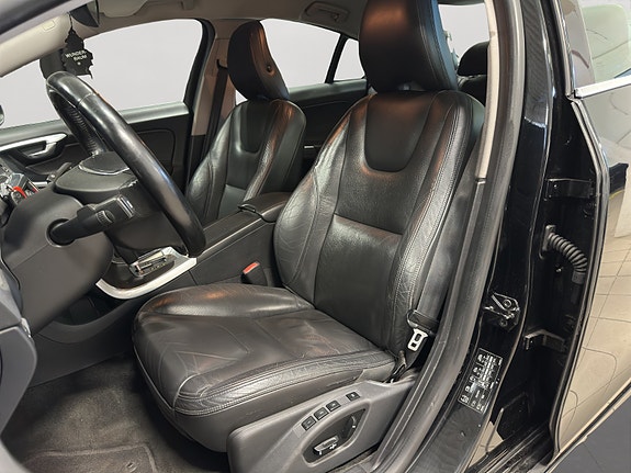 Volvo S60 11 of 26