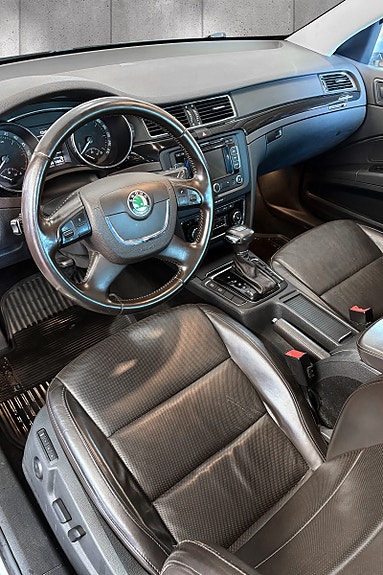 Skoda Superb 9 of 16