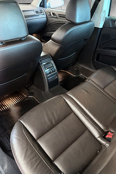 Skoda Superb 14 of 16