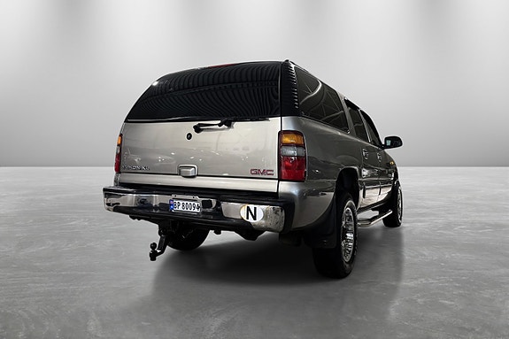 GMC Yukon 8 of 30