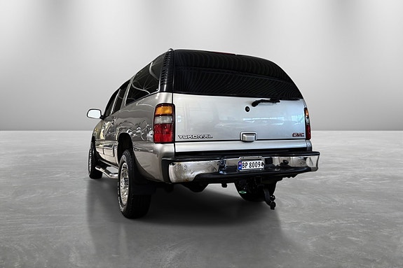 GMC Yukon 6 of 30