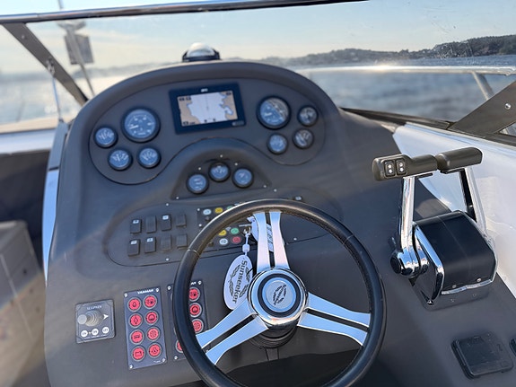 Sunseeker 31 Hawk 2 x Yanmar D-max 380. Vesentlig oppgradert. 48 knop 22 of 30