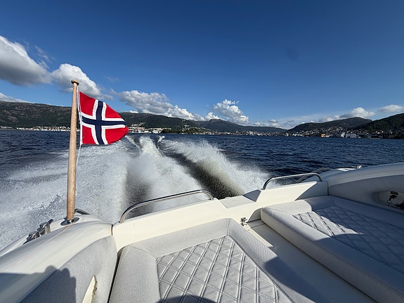 Sunseeker 31 Hawk 2 x Yanmar D-max 380. Vesentlig oppgradert. 48 knop 13 of 30