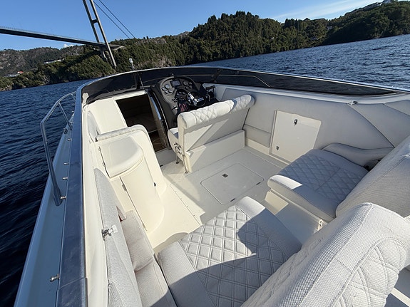 Sunseeker 31 Hawk 2 x Yanmar D-max 380. Vesentlig oppgradert. 48 knop 16 of 30