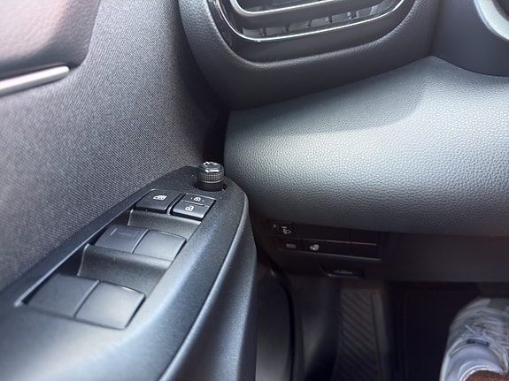 Toyota Yaris 11 of 22