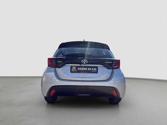 Toyota Yaris 3 of 22
