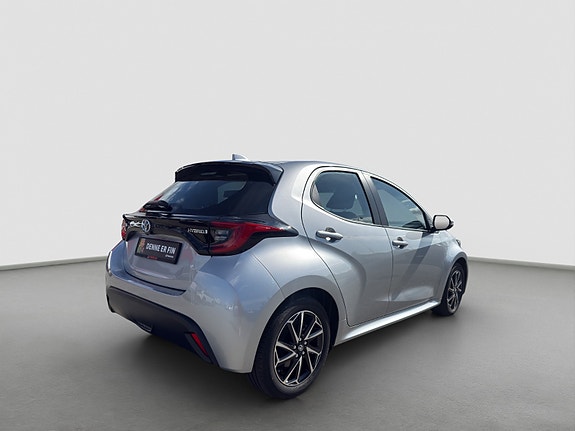 Toyota Yaris 5 of 22