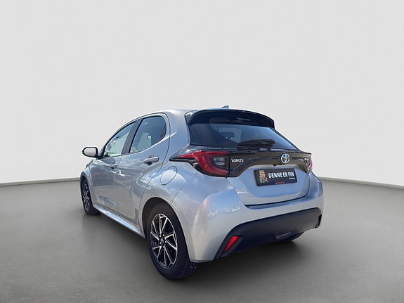 Toyota Yaris 2 of 22