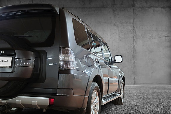 Mitsubishi Pajero 10 of 30