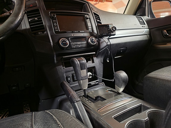 Mitsubishi Pajero 25 of 30