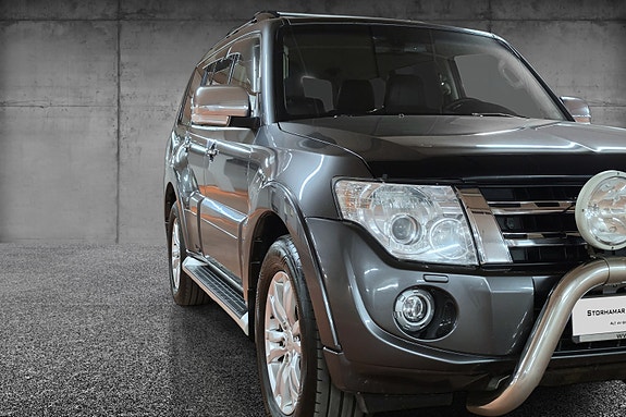 Mitsubishi Pajero 2 of 30