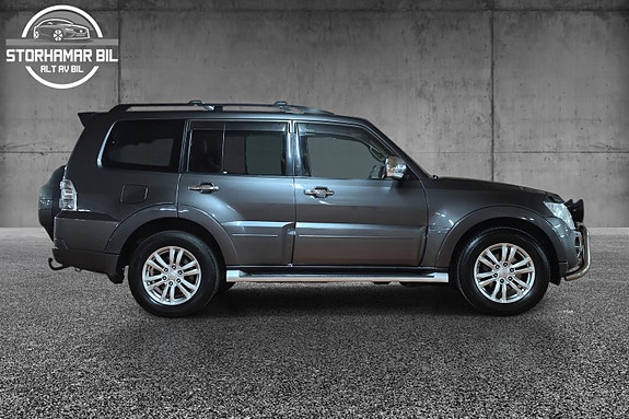 Mitsubishi Pajero 12 of 30