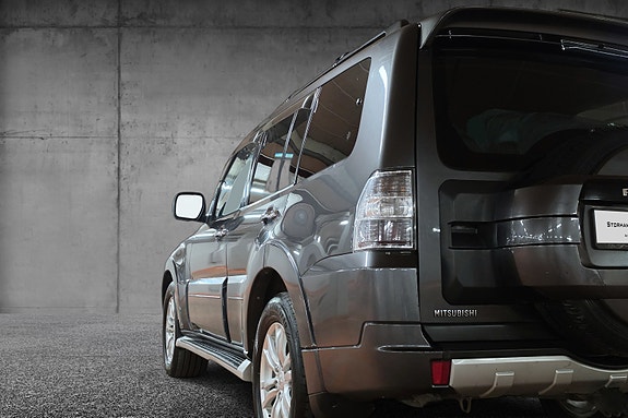 Mitsubishi Pajero 8 of 30
