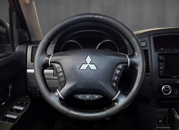 Mitsubishi Pajero 21 of 30