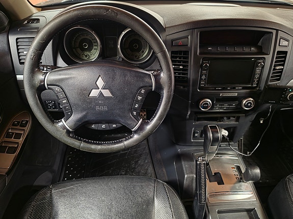 Mitsubishi Pajero 15 of 30