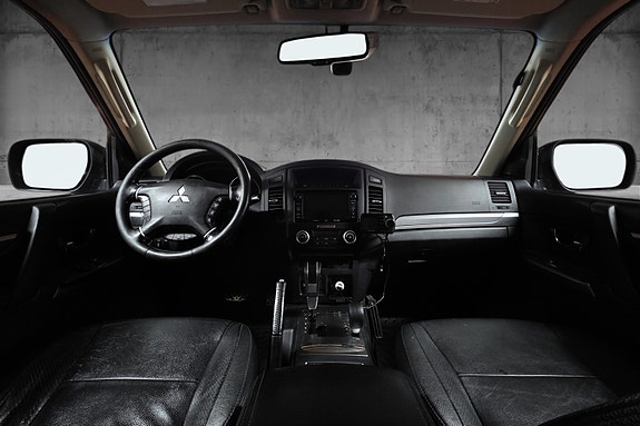 Mitsubishi Pajero 13 of 30