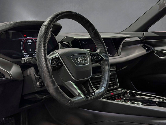 Audi e-tron GT 13 of 30