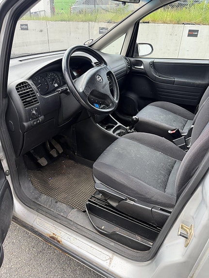 Opel Zafira 9 of 15