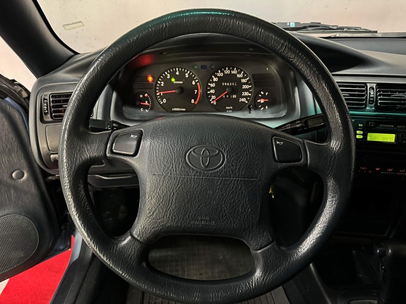 Toyota Corolla 8 of 24