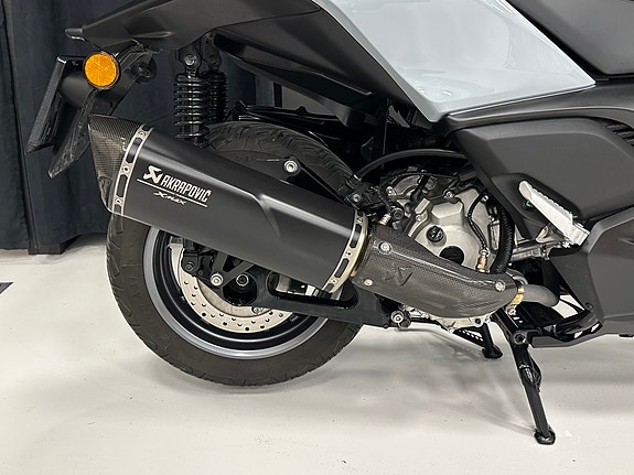 Yamaha X-Max 300 Tech Max+ 18 of 23