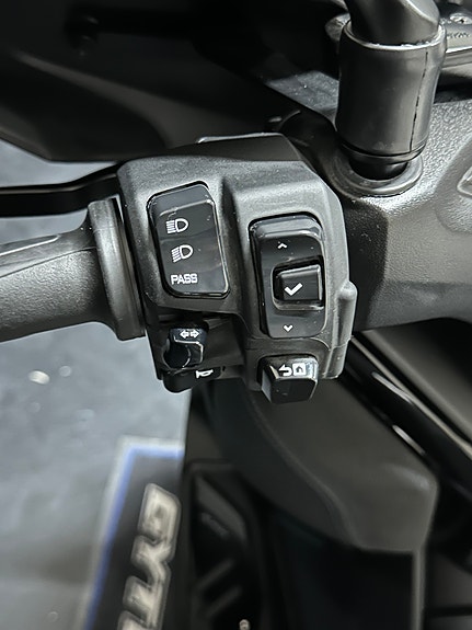 Yamaha X-Max 300 Tech Max+ 16 of 23