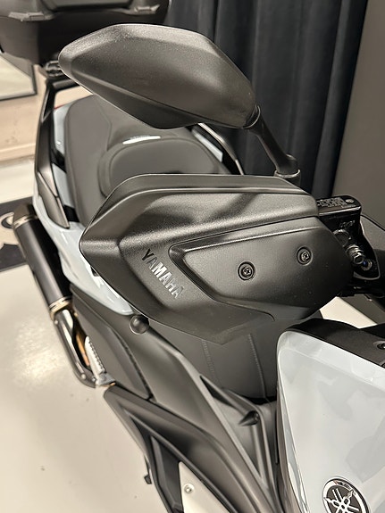 Yamaha X-Max 300 Tech Max+ 22 of 23
