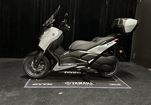 Yamaha X-Max 300 Tech Max+ 4 of 23