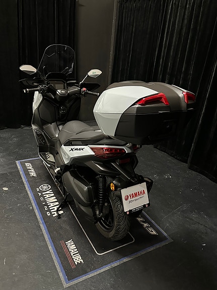 Yamaha X-Max 300 Tech Max+ 8 of 23
