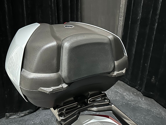 Yamaha X-Max 300 Tech Max+ 13 of 23