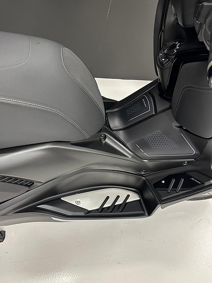 Yamaha X-Max 300 Tech Max+ 20 of 23