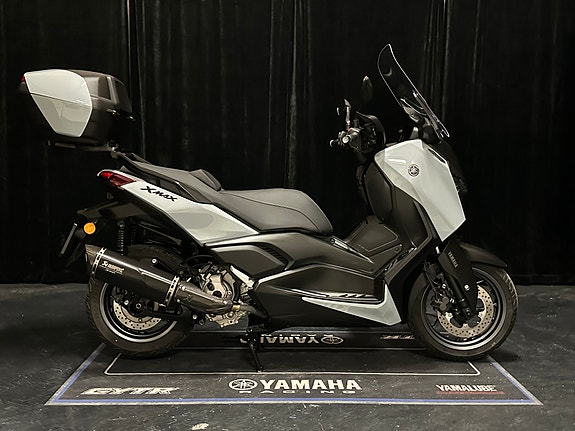 Yamaha X-Max 300 Tech Max+ 5 of 23