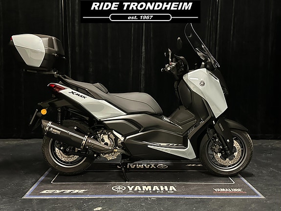 Yamaha X-Max 300 Tech Max+ 2 of 23