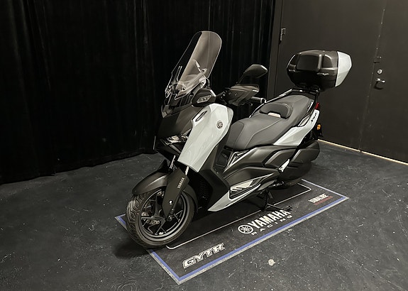 Yamaha X-Max 300 Tech Max+ 6 of 23