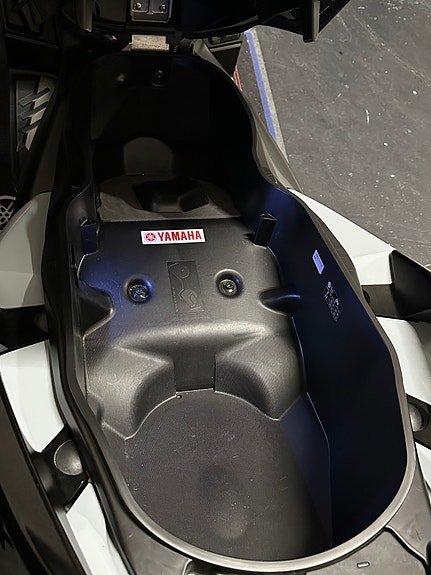 Yamaha X-Max 300 Tech Max+ 14 of 23