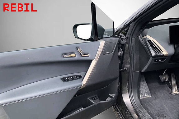 BMW iX 11 of 17