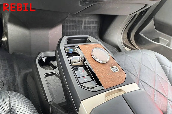 BMW iX 6 of 17