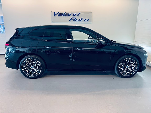 BMW iX 6 of 30