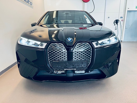 BMW iX 2 of 30