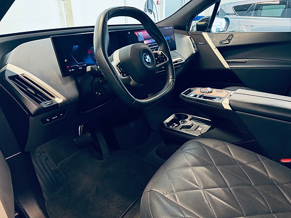 BMW iX 12 of 30