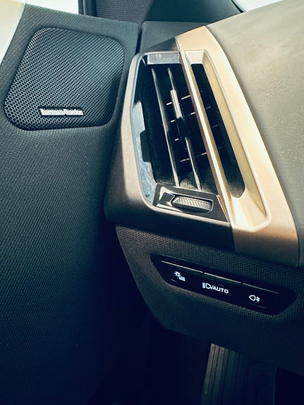BMW iX 22 of 30