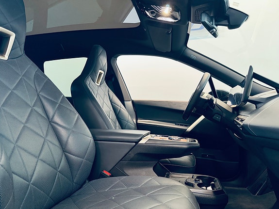 BMW iX 9 of 30