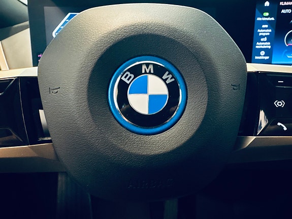 BMW iX 19 of 30