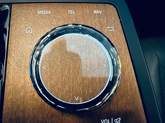 BMW iX 21 of 30