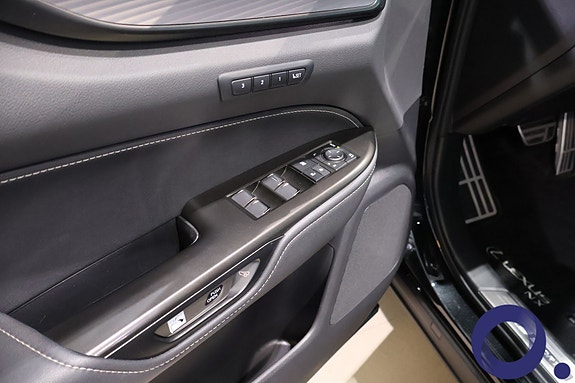 Lexus NX450h 12 of 29